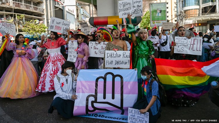 LGBTQ人抗议缅甸政变 