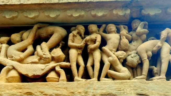 印度中央邦克久拉霍一座寺庙的雕塑