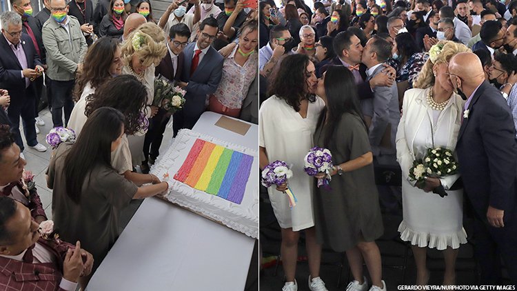 LGBTQIA+ 夫妇在墨西哥城骄傲月群众仪式上亲吻和切彩虹婚礼蛋糕。