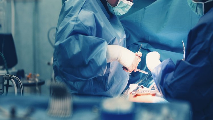 在 HIV 阳性供体和受者之间进行的第一次心脏移植 手术
